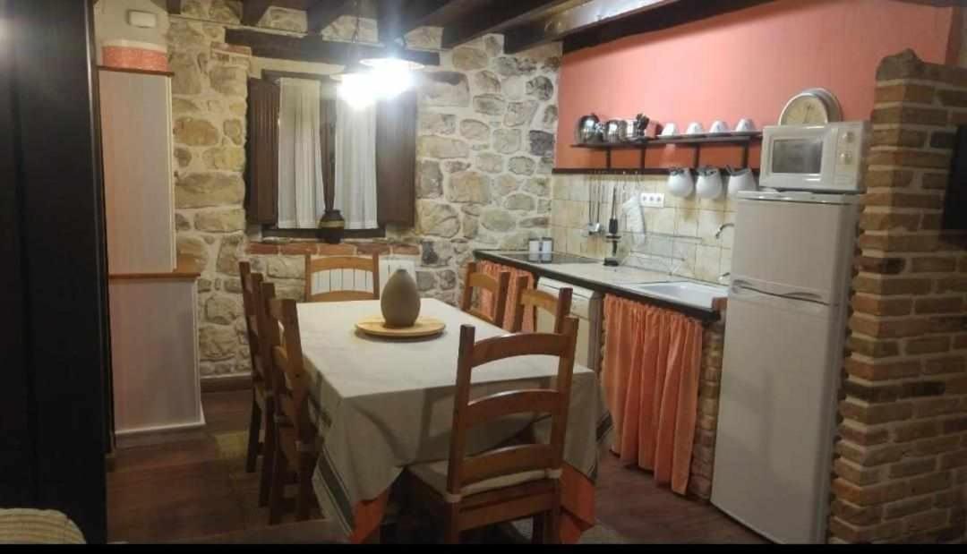 La Gesta Picos De Europa Villa Poo  Exteriör bild